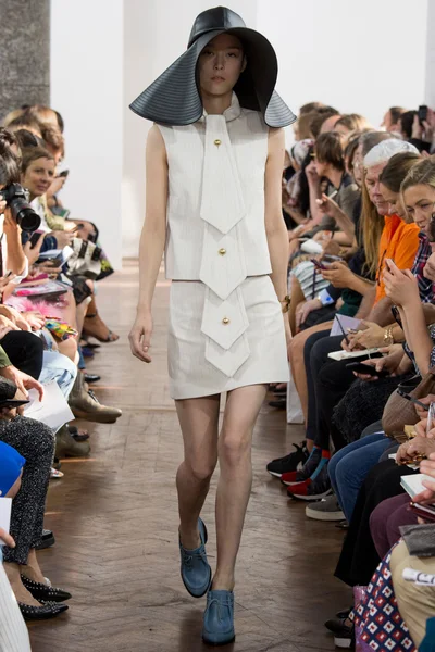 Look 14